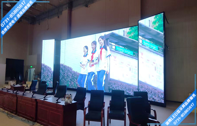 長沙望城某中學(xué)報(bào)告廳LED顯示屏